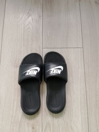 Chanclas Nike negras talla 39