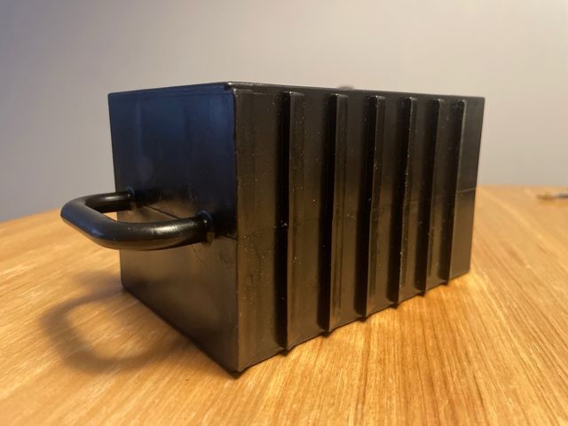 Dos calzadores de plástico para neumáticos 