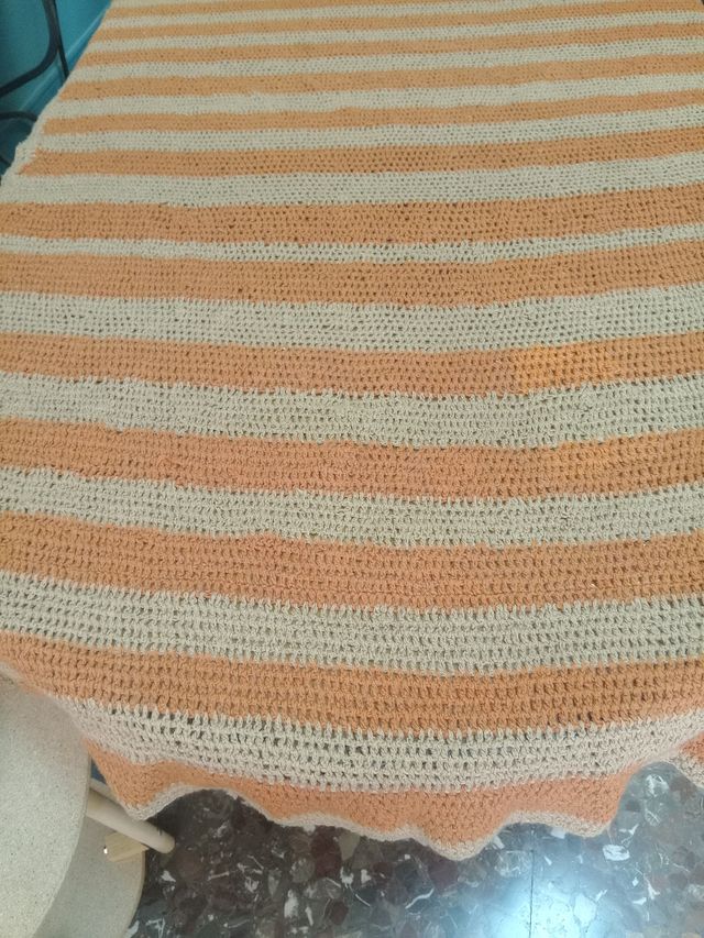 Mantel crochet algodón beige-naranja