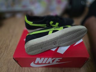 Zapatillas negras y verdes