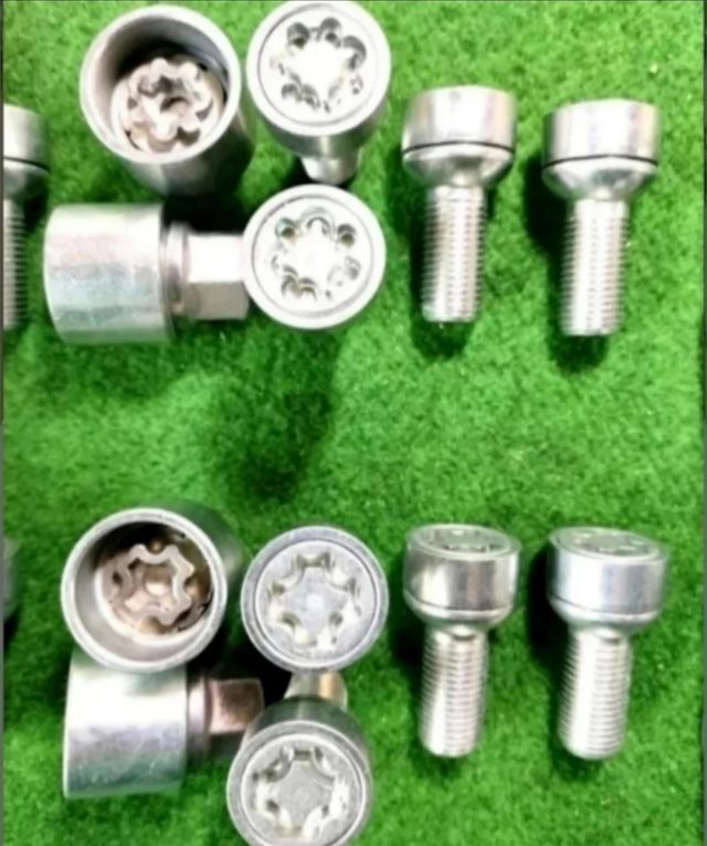 Juego Tornillos Antirrobo Coche