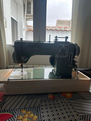 Máquina coser Refrey 427