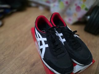 Zapatillas Onitsuka Tiger - Negras y Rojas