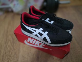 Zapatillas Onitsuka Tiger - Negras y Rojas