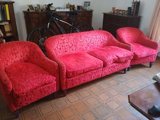 Divano e poltrone in tessuto raso in seta rosso ca