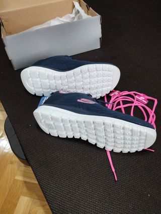 Zapatillas Skechers azules y rosas