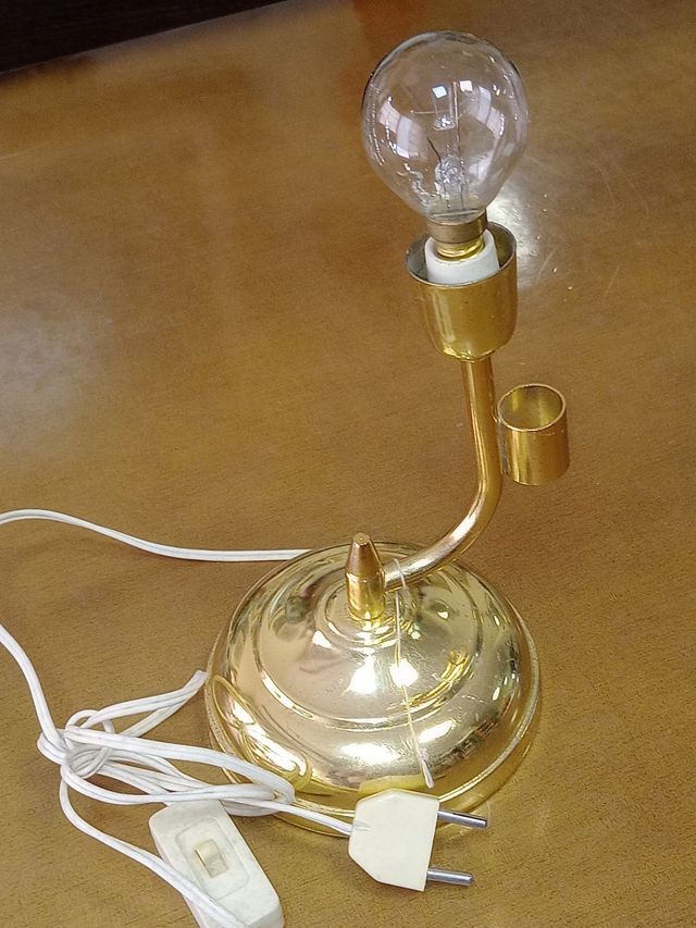 Lámpara de mesita dorada Vintage