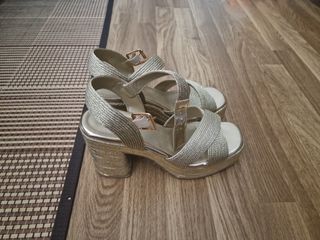 Zapatos tacón nuevos sin estrenar Xti 39