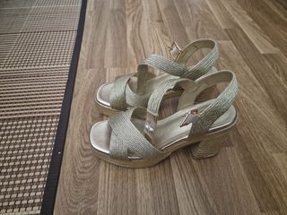 Zapatos tacón nuevos sin estrenar Xti 39