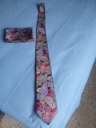 Corbata y pañuelo HISDERN multicolor