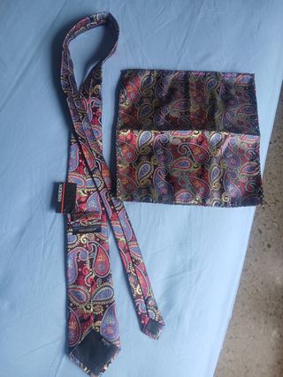 Corbata y pañuelo HISDERN multicolor