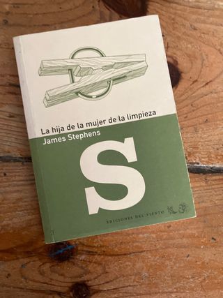 La hija de la mujer de la limpieza James Stephens