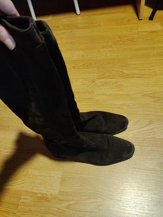 Botas altas de ante marrón