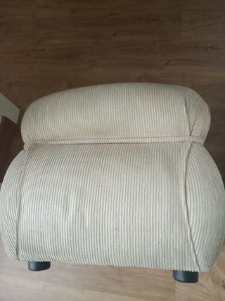 Puff beige de tela (tengo 2) - 45x50x50 cm.