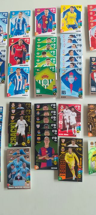 Cromos Adrenalyn XL 24-25 - Hay más que en la foto