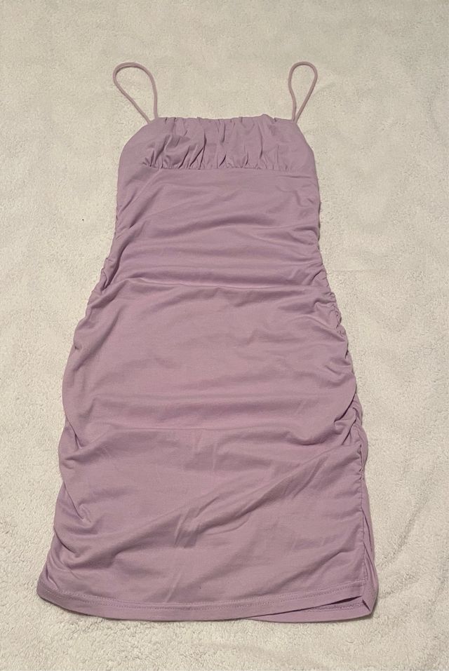 Vestido mini morado ajustado