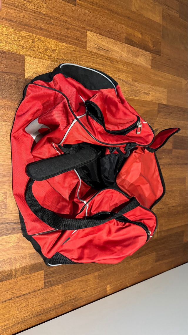 Mochila Nike roja deporte