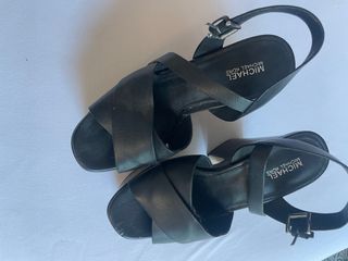 Sandalias Michael Kors negras, talla 37