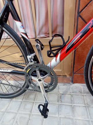 Bicicleta carretera BH roja