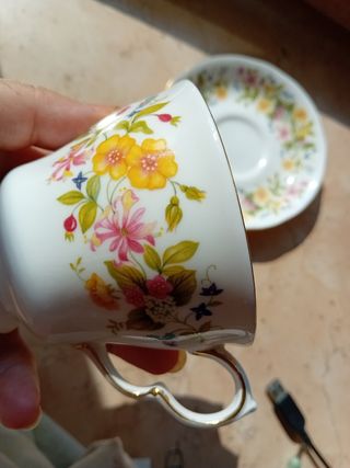 Tazza  the Colclough Bone China floreale