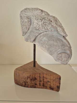 Scultura testa di cavallo in pietra