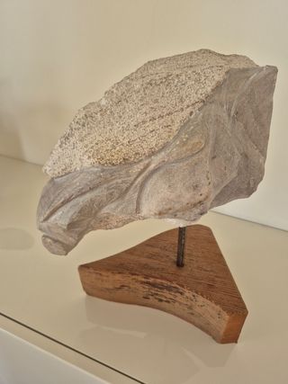 Scultura testa di cavallo in pietra