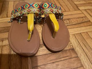 Sandalias Natura amarillas, talla 37