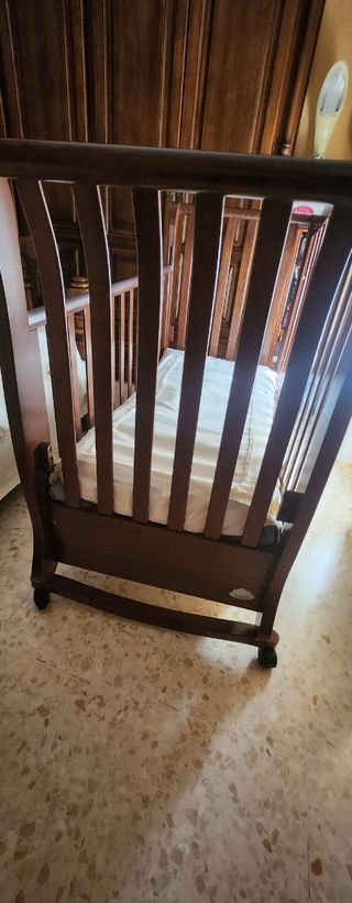 Cuna madera maciza - abatible y ruedas