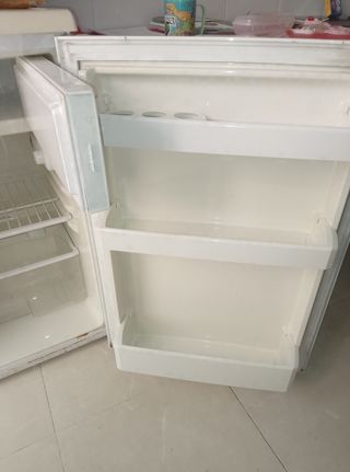 Frigorífico pequeño - 85cm
