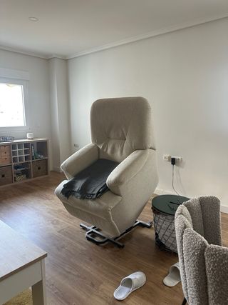 SOFÁ ELÉCTRICO RECLINABLE Y ELEVABLE