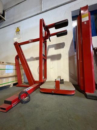 Máquina de sentadillas y gemelo Telju