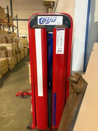 Máquina de sentadillas y gemelo Telju