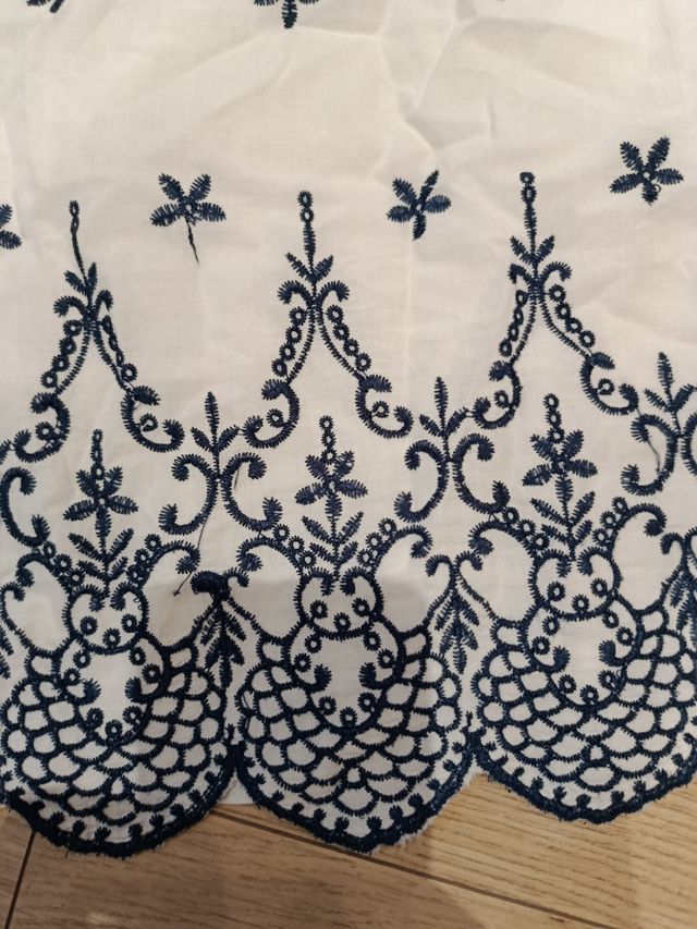 Blusa blanca bordada - sin mangas