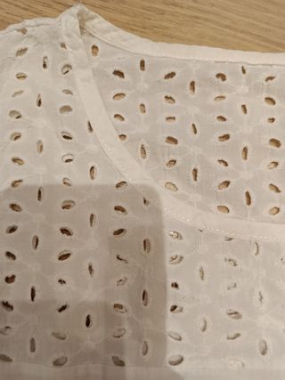 Blusa blanca bordada - sin mangas