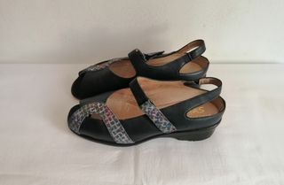 Sandalias Trimas marino y multicolor. 