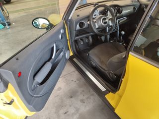 MINI ONE 2004
