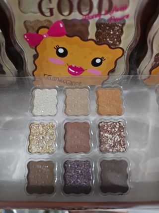 Sombras 9 colores en forma de galleta.