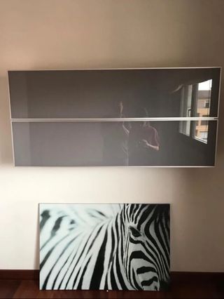 Armario marrón gris con puertas correderas