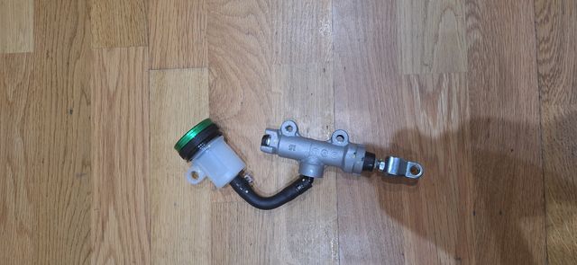 Depósito y bomba freno Kawasaki Z900