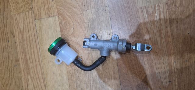 Depósito y bomba freno Kawasaki Z900