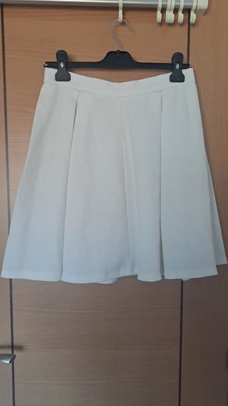 Falda blanca plisada skater