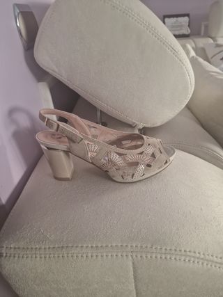 Zapatos beige mujer tacón