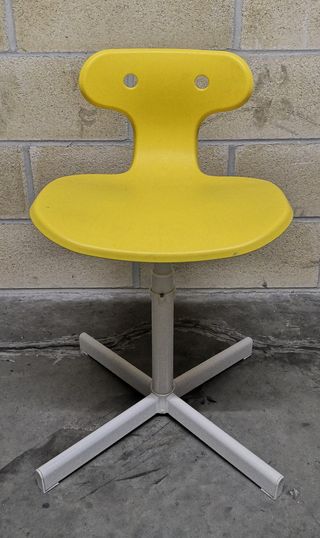 Silla infantil amarilla