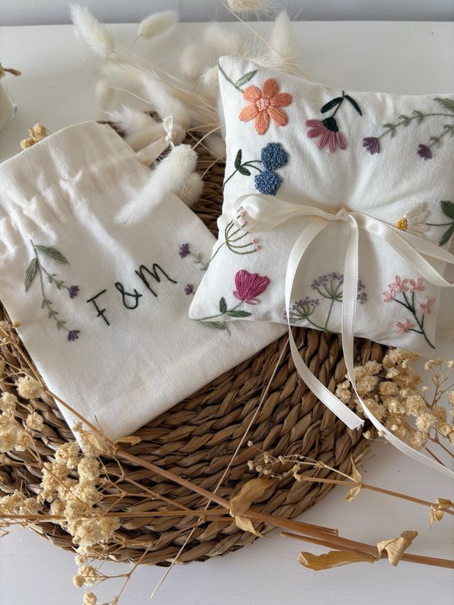Cojín & bolsita boda Bordadas
