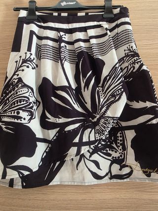 Minigonna Desigual fiori bianco-nero