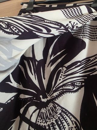 Minigonna Desigual fiori bianco-nero