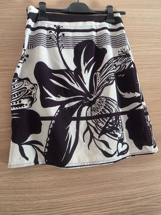 Minigonna Desigual fiori bianco-nero