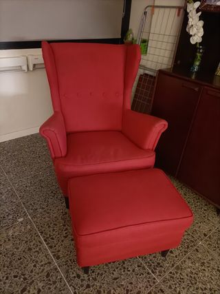 Sillón orejero rojo