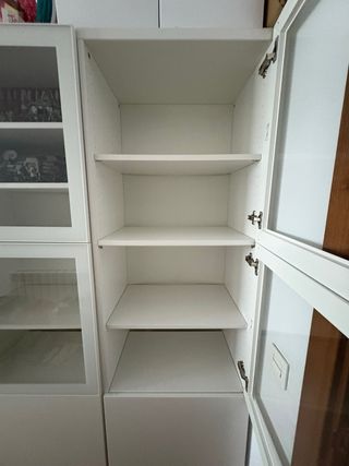 Vitrina Ikea Besta blanca. 