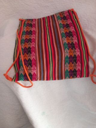 Mochila peruana multicolor.Hilos tejidos a mano.